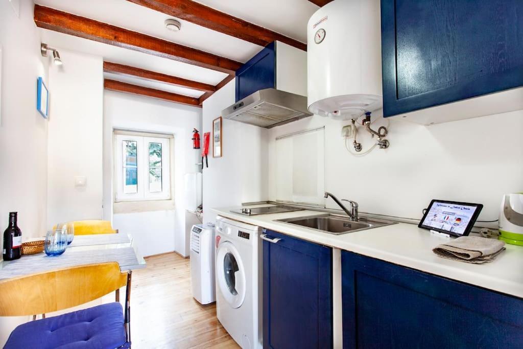 Appartement Mouraria 2 - View From French Balcony & Smart Check-in *