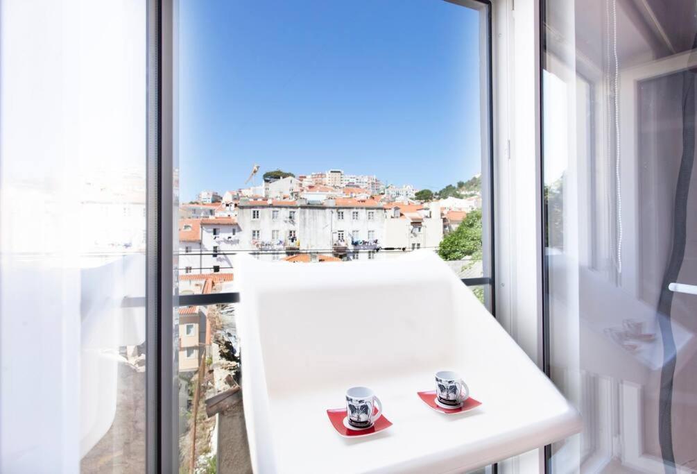 Lejlighed Mouraria 2 - View From French Balcony & Smart Check-in Lisboa